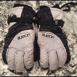 Burton Women’s Gloves *NWOT*